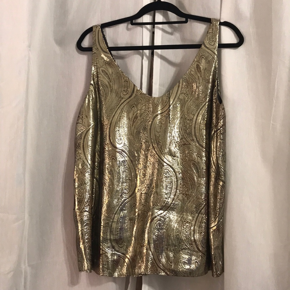 Metallic tank